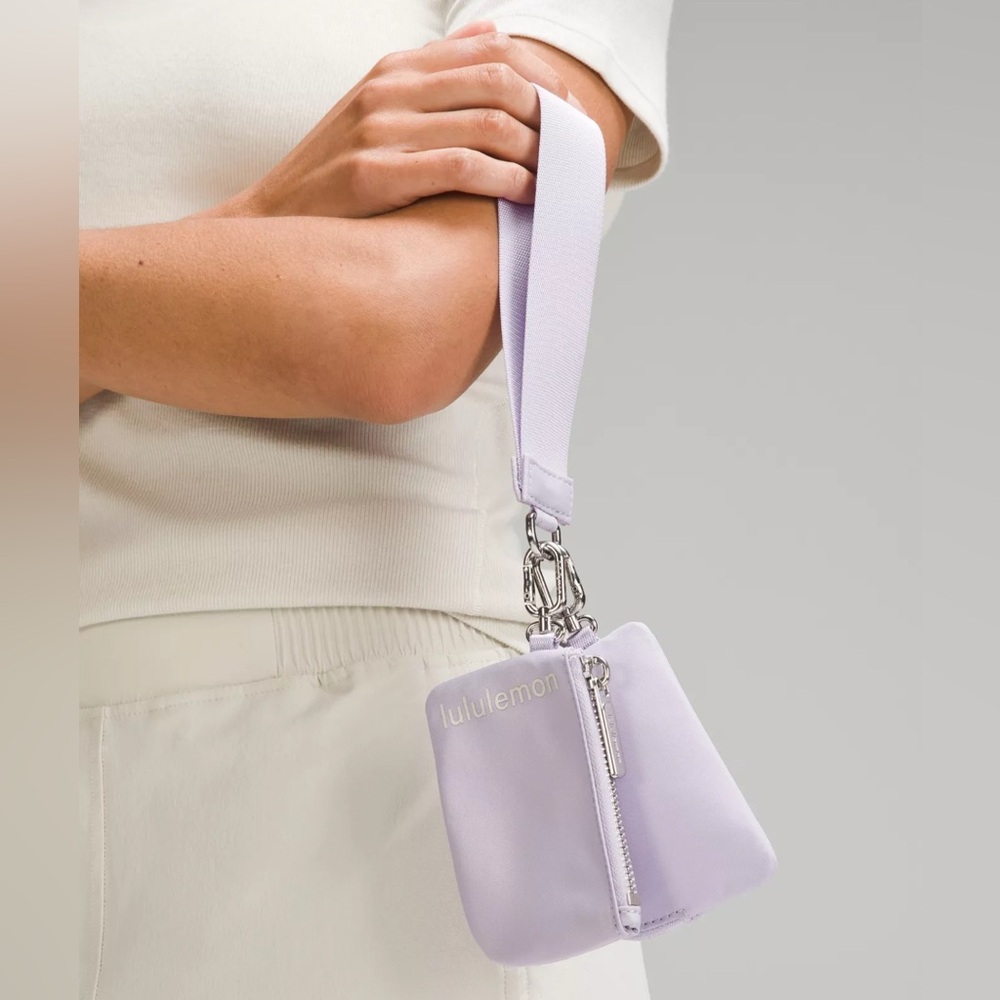 LULULEMON Dual Pouch Wristlet LILAC RARE COLOR WOMEN’S